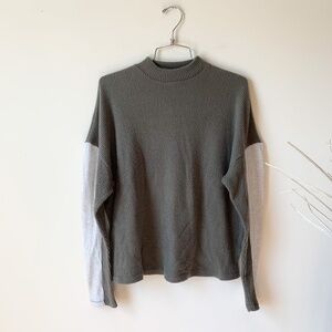 3/$25 Apt. 9 Green Colorblock Sweater sz XL